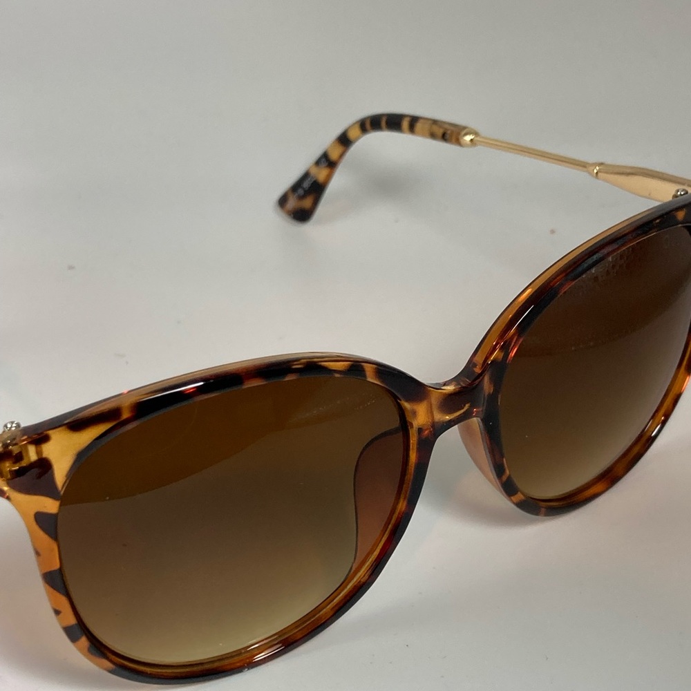 Gucci wide lens sunglasses tan
